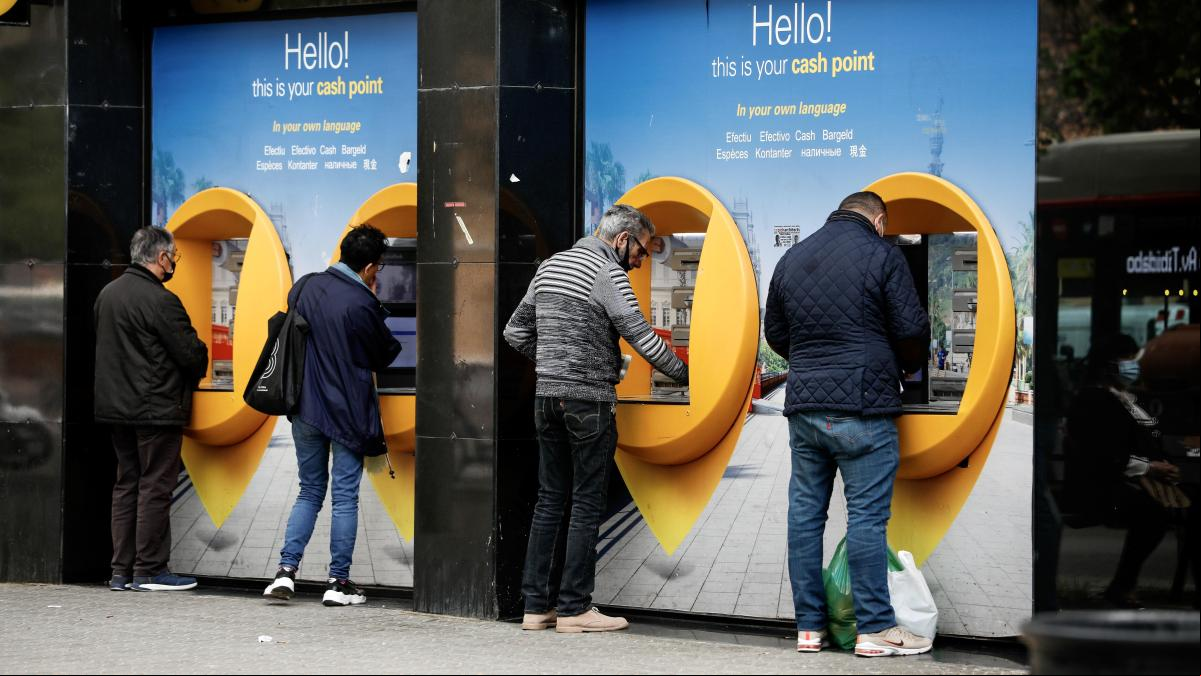 ¡Cuidado! Todos estos bancos pueden cobrarte comisiones en junio