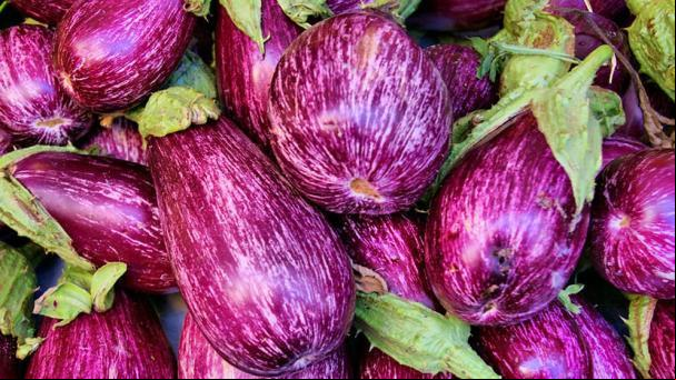 La berenjena, el comodín saludable de la cocina mediterránea que vino de Asia