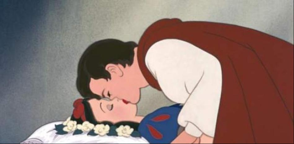Piden eliminar el beso del príncipe a Blancanieves de una atracción de Disney por no ser consensuado