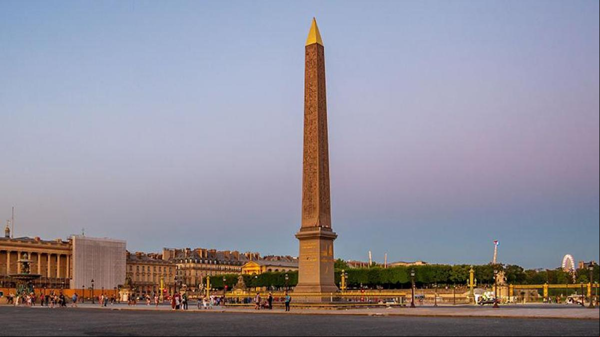 Un egiptólogo francés descifra mensajes secretos del faraón Ramsés II en el obelisco de Luxor ubicado en la Plaza de la Concordia de París