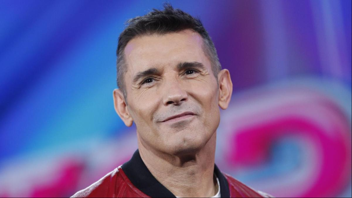 Así es la lujosa casa de Jesús Vázquez y su marido Roberto Cortés en Madrid: de estilo moderno, con piscina y valorada en 1,4 millones de euros