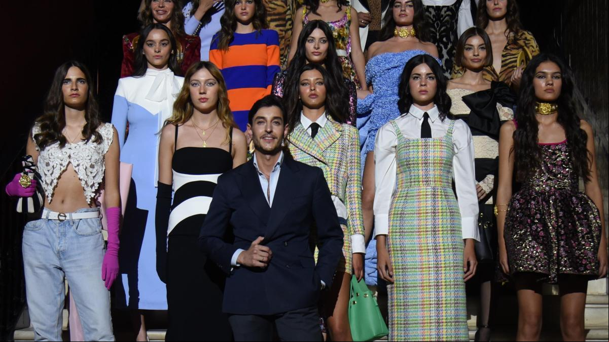 El espectacular desfile con el que Nicolás Montenegro encumbra el made in Spain en Sevilla