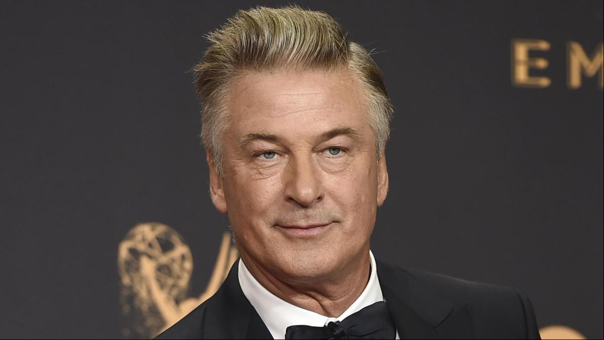 Alec Baldwin llega a un acuerdo económico con la familia de la directora fallecida del disparo con balas reales