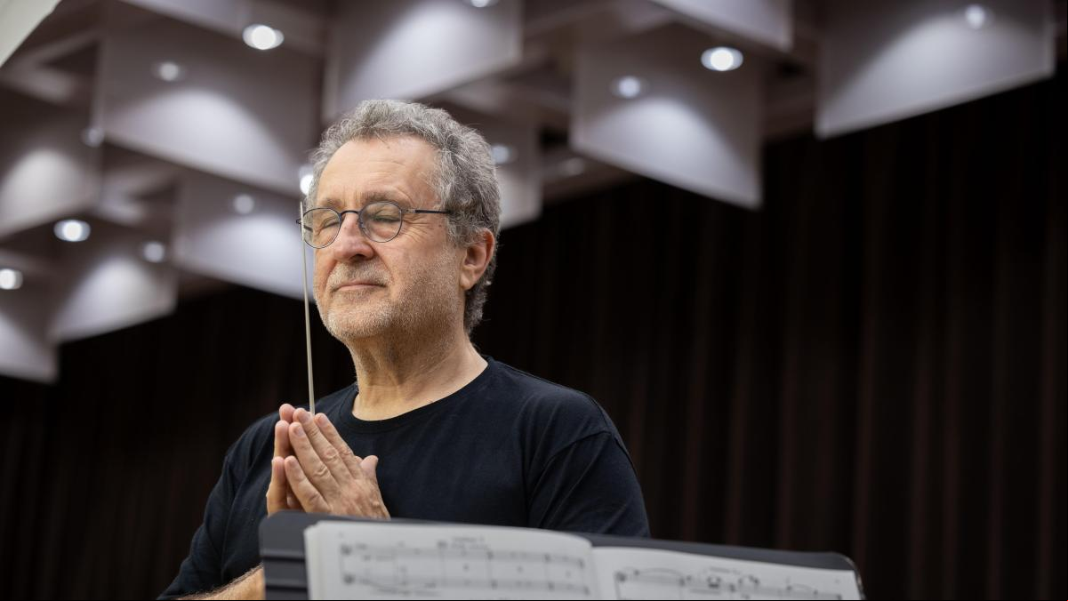 Josep Pons ficha por la Filarmónica de la Radio Alemana y gana el premio Ópera XXI