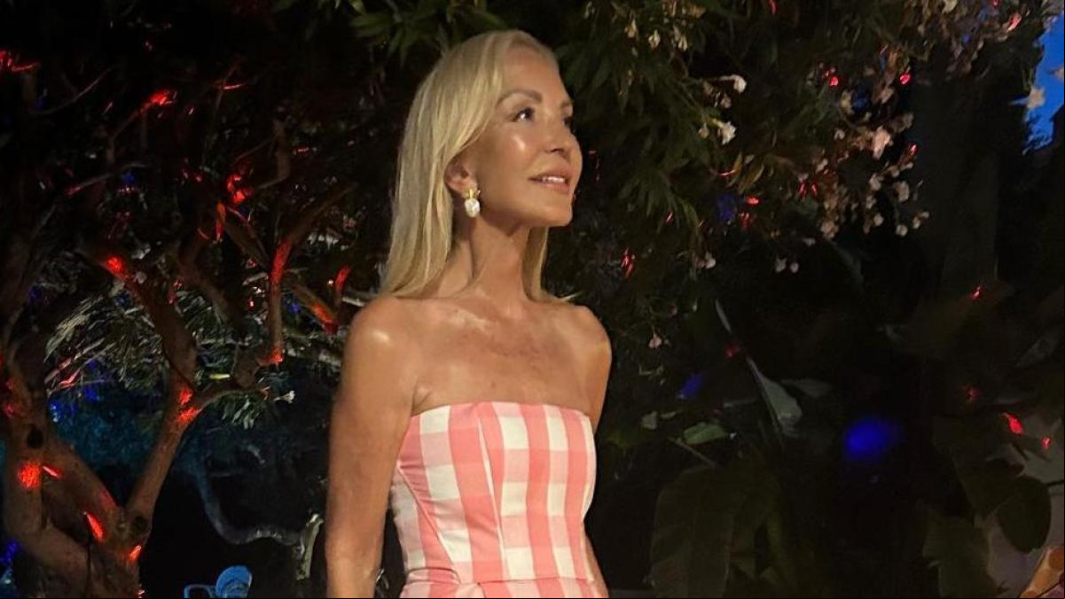 “No es el vestido, es la percha”: Carmen Lomana conquista con el diseño viral de la colección de Zara x Barbie