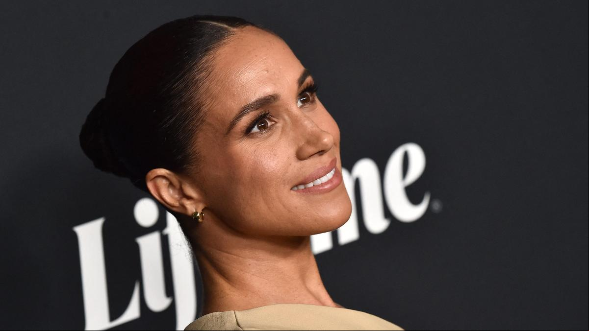 Meghan Markle vuelve a una alfombra roja
