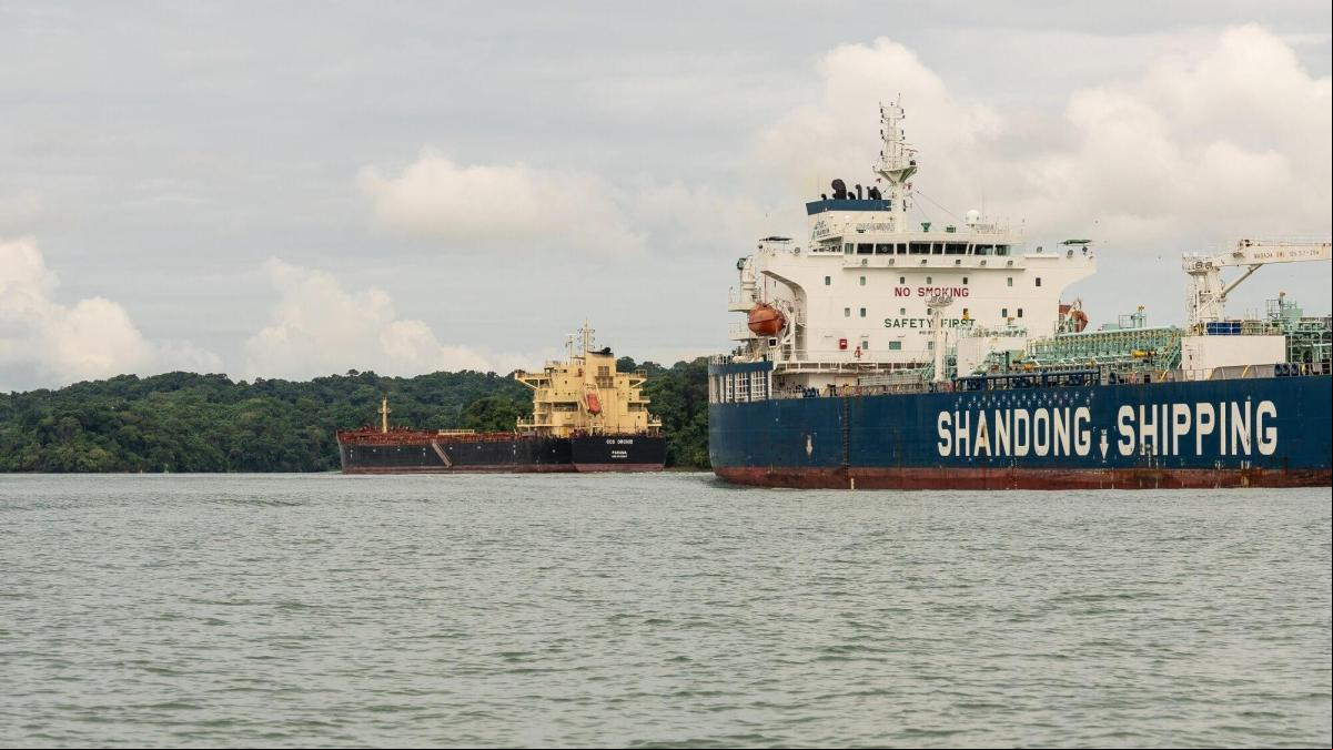 Mientras los misiles hutíes bloquean Suez, la sequía afecta al canal de Panamá