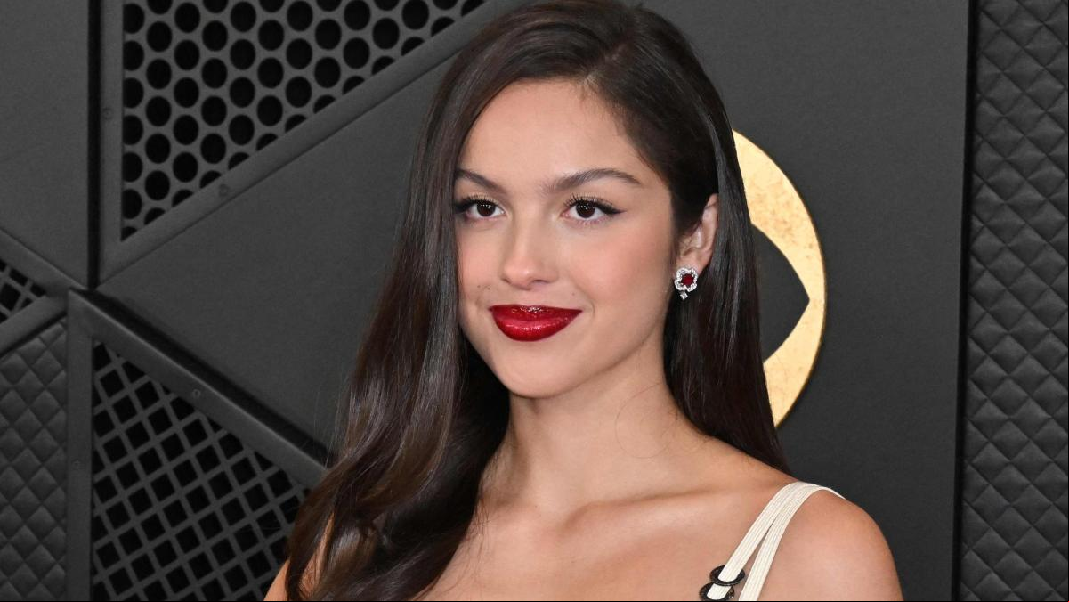 Olivia Rodrigo lleva el mismo vestido que Linda Evangelista en los Grammy