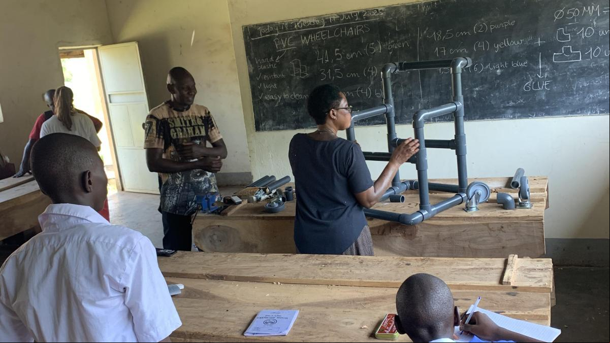 Silla de ruedas low cost para niños sin recursos de Uganda