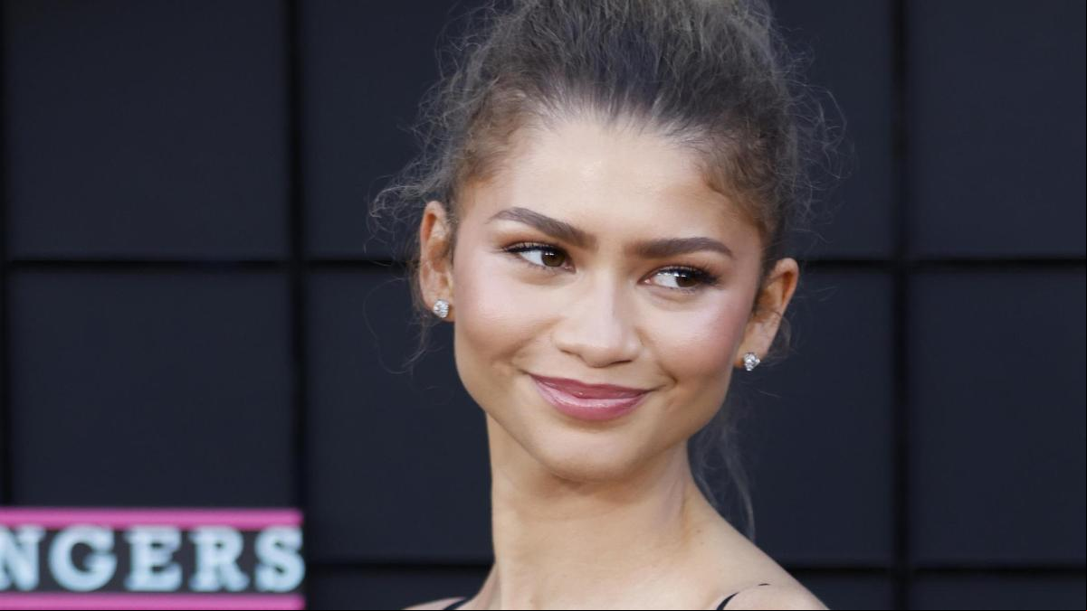 Zendayas unexpected gothic dress for a date with Tom Holland