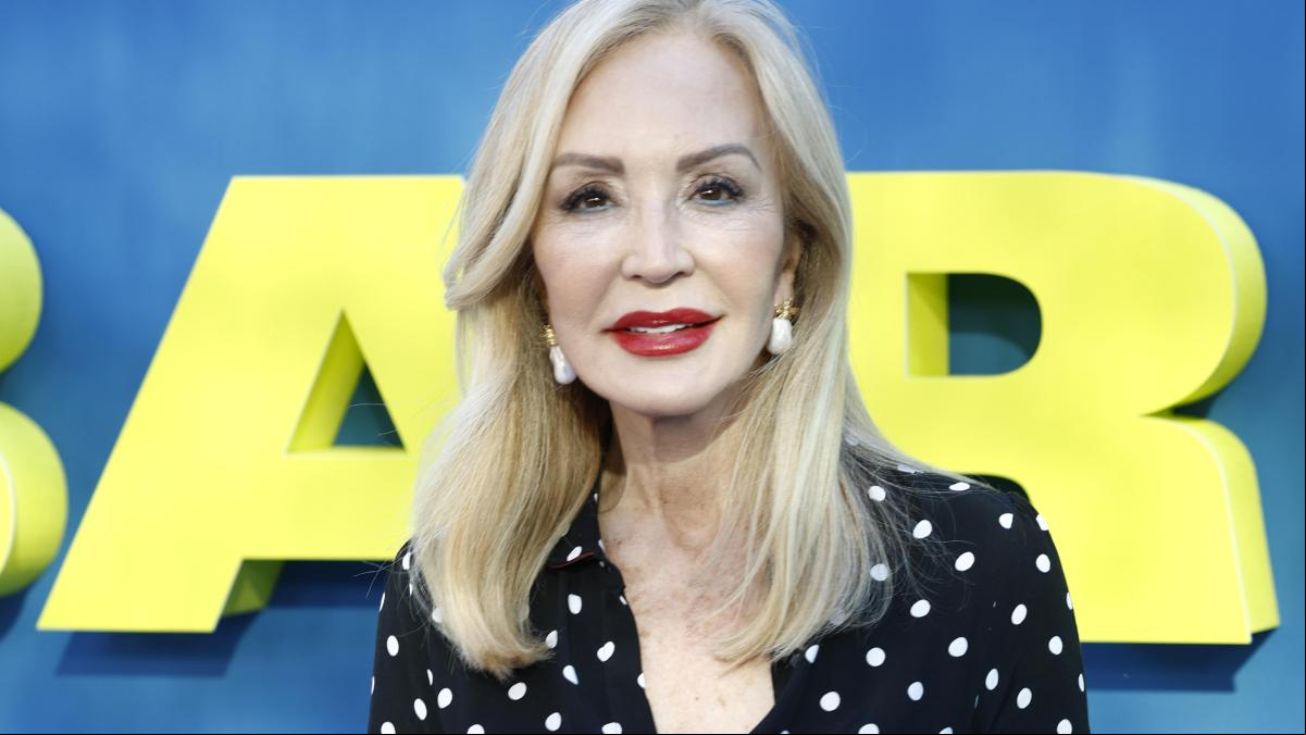 Carmen Lomana se divierte en La Revuelta de Broncano como una más del público