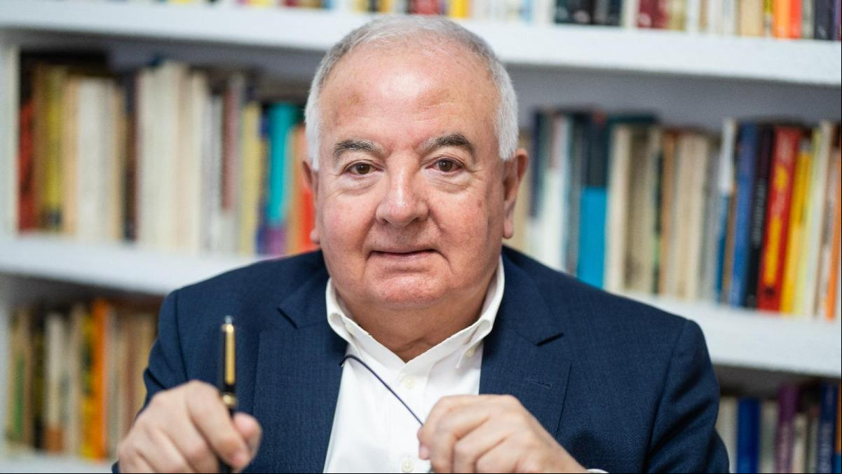 Antoni Bolinches, psicólogo: “El mundo cibernético nos convierte a todos en espectadores y iradores del éxito competitivo ajeno y eso nos deja poco margen para la acción bondadosa propia”