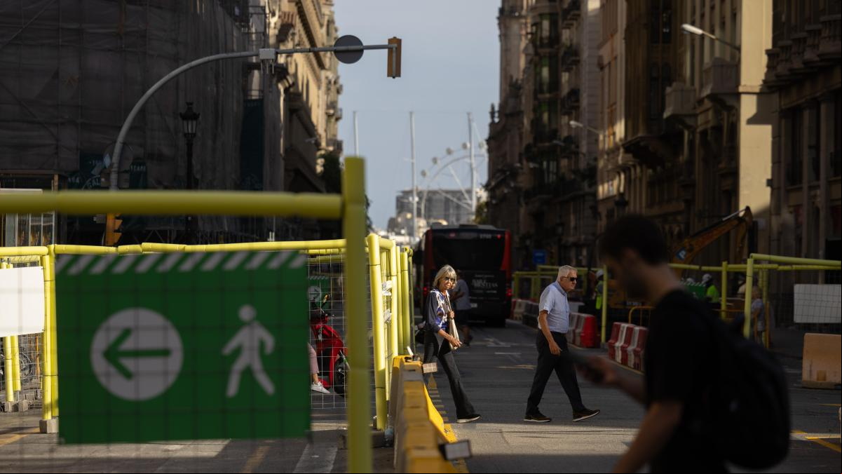 Colau sufre a las élites