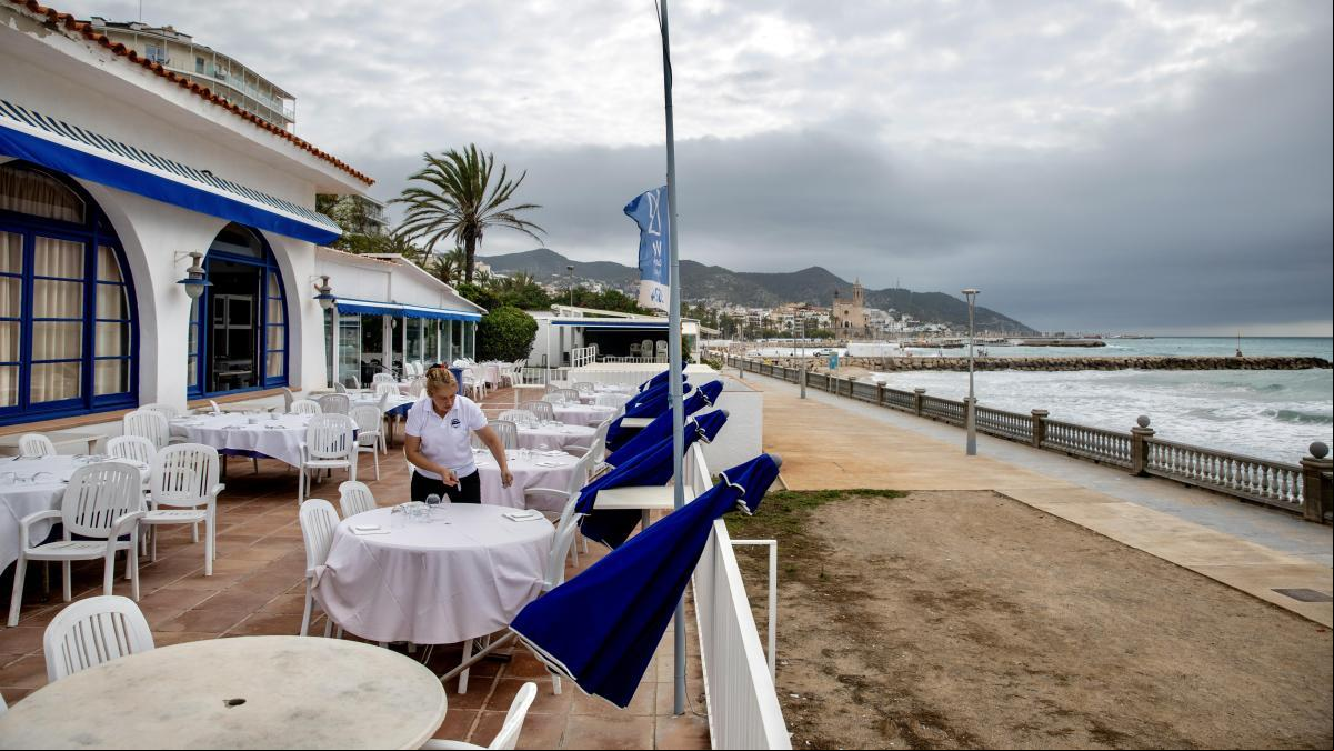 El club de Mar de Sitges denuncia en Cultura su desidia al permitir su demolición