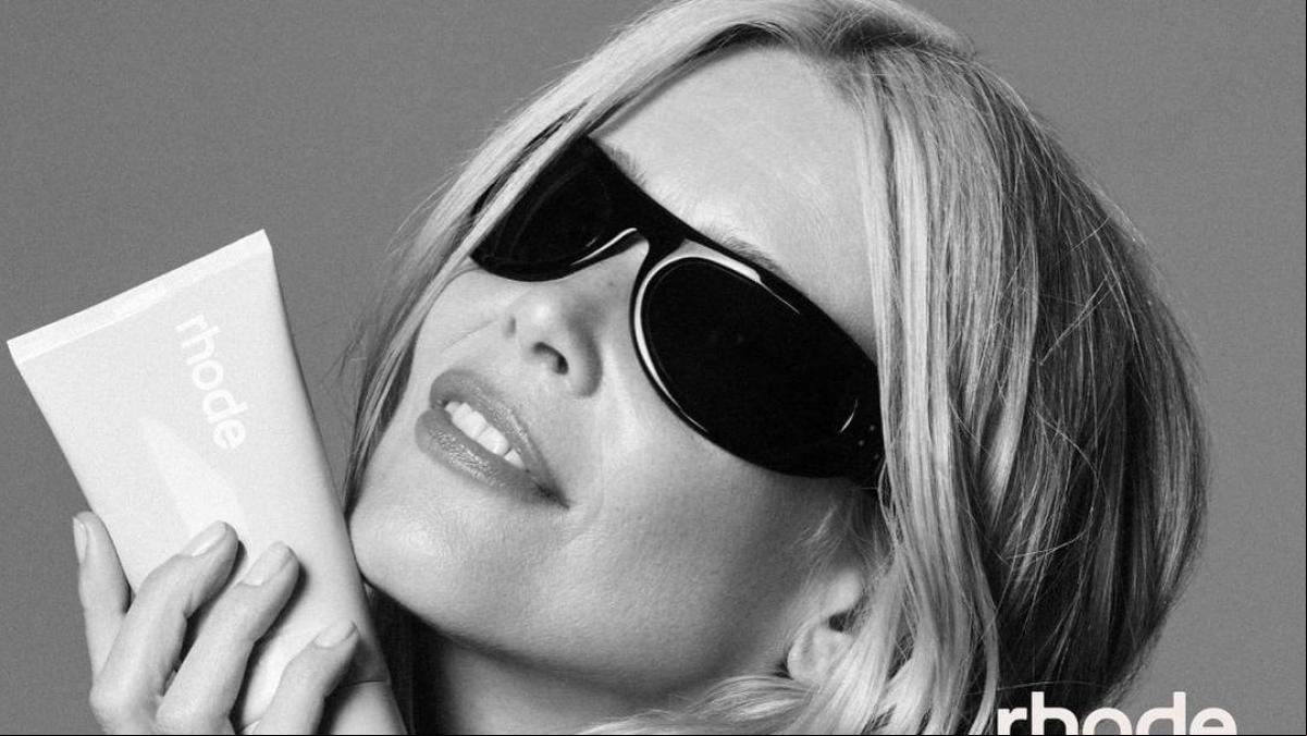 Claudia Schiffer ficha por la firma de belleza de Hailey Bieber