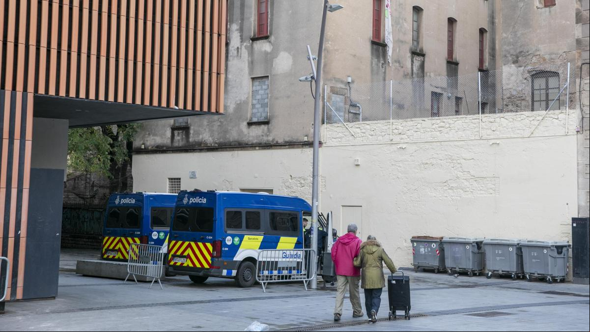El Ayuntamiento trata de borrar el recuerdo de los ocupas de la antigua Massana del Raval
