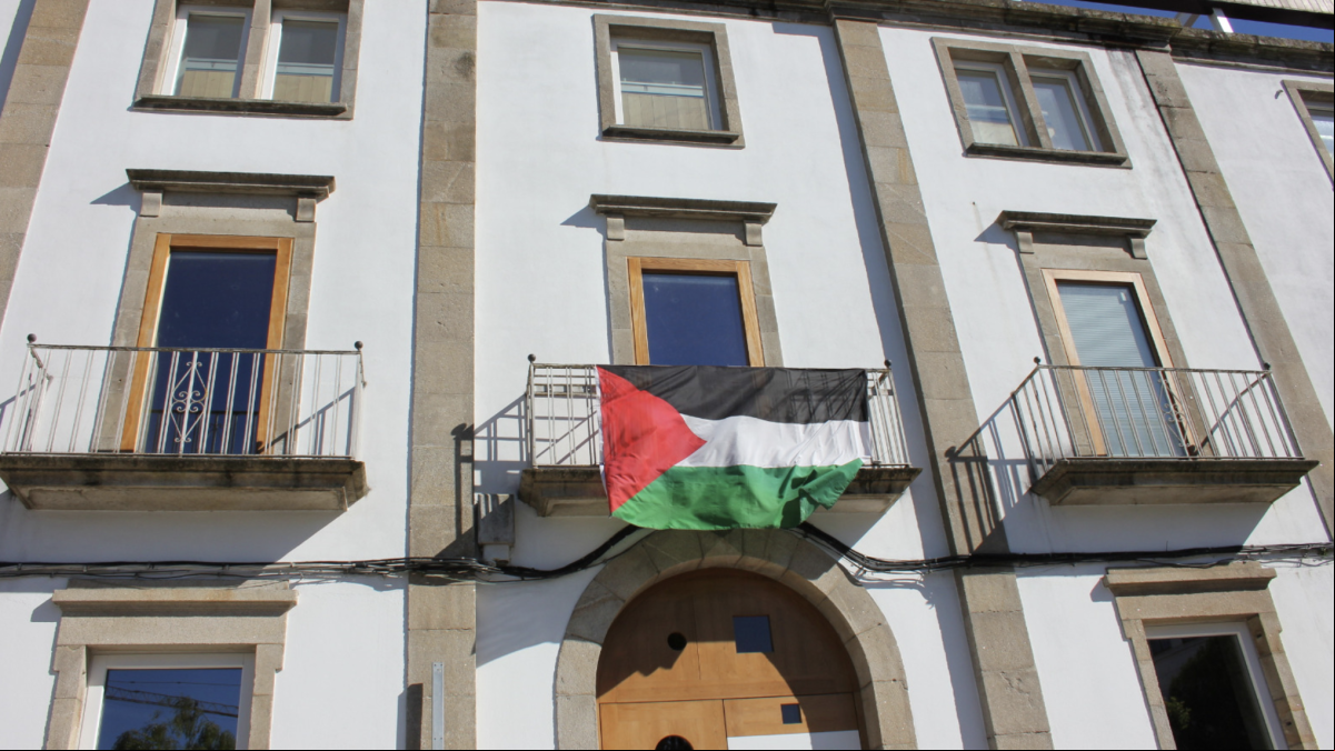 La vecina que no quiere ver la bandera palestina en el Concello de Lugo: “Quiero que se restablezca la neutralidad institucional”