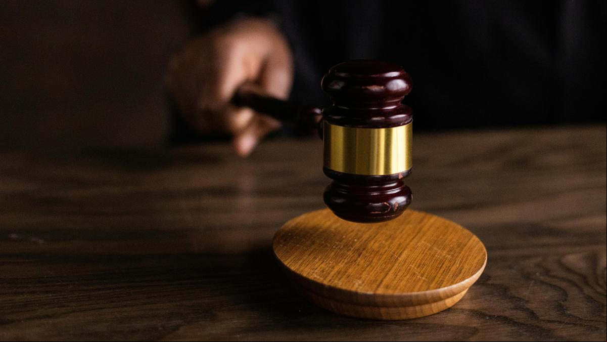 Un hombre alquila una casa sin contar con los otros copropietarios: 7 meses de cárcel y multa de 1.980 euros
