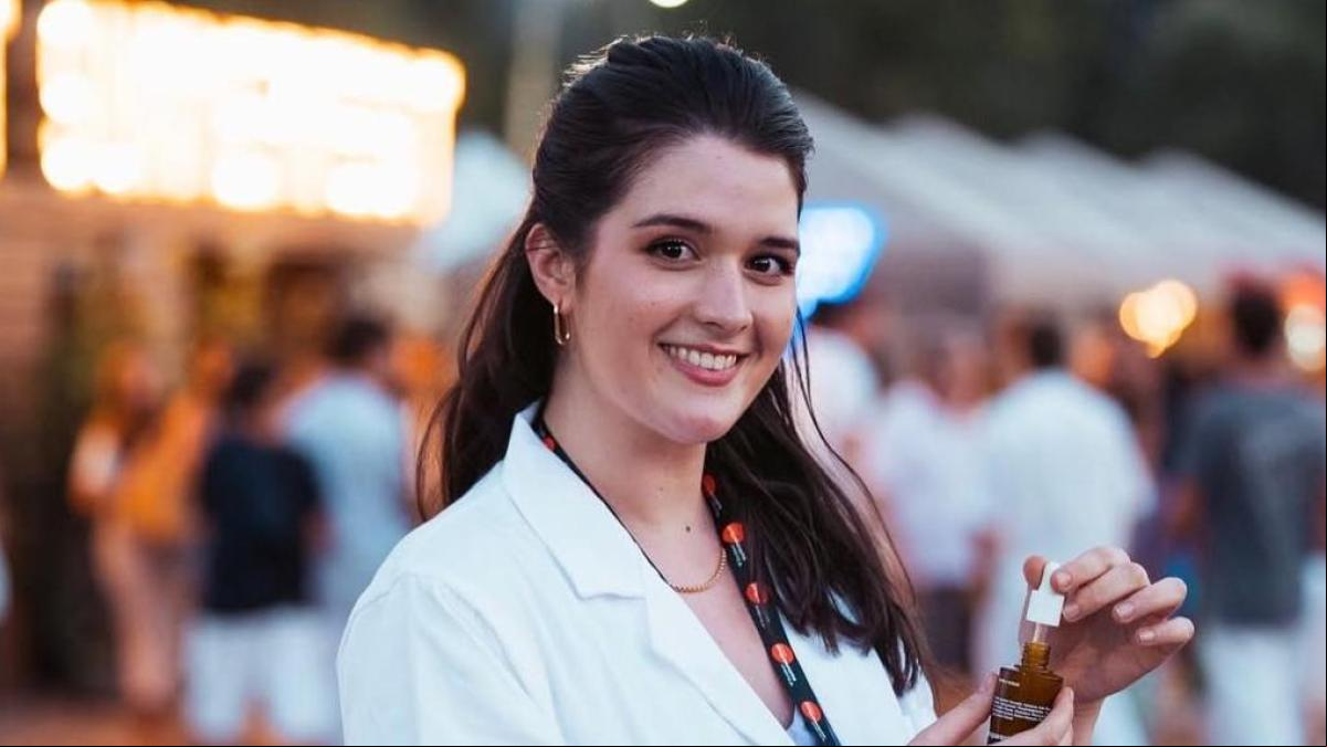 Lena de Pons, farmacéutica experta en dermocosmética: “Tanto el retinol como el retinal son derivados de la vitamina A”
