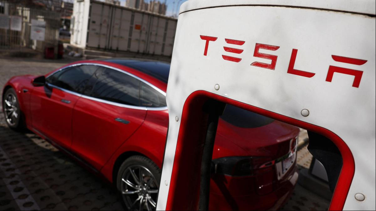 Las marcas chinas barren a Tesla en la UE por el boicot a Musk y la falta de modelos