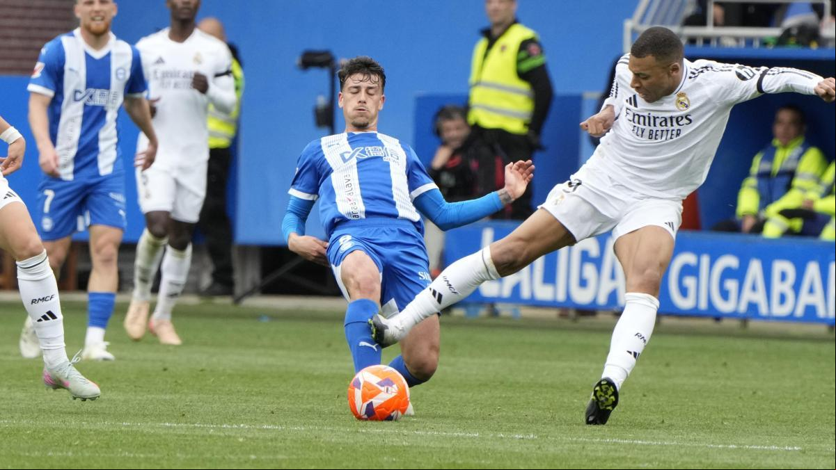 El francés ve la roja tras una escalofriante entrada, pero podría jugar la final de Copa