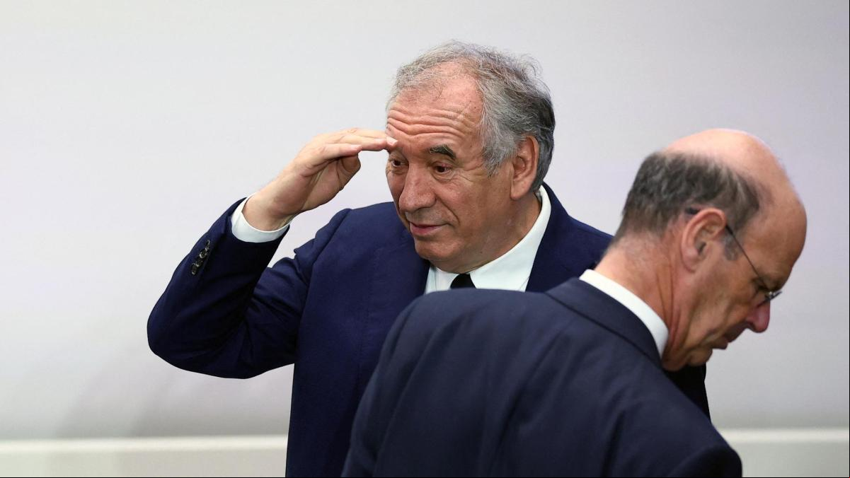 Bayrou le dice a Francia que es urgente trabajar más y gastar menos para enderezar el país