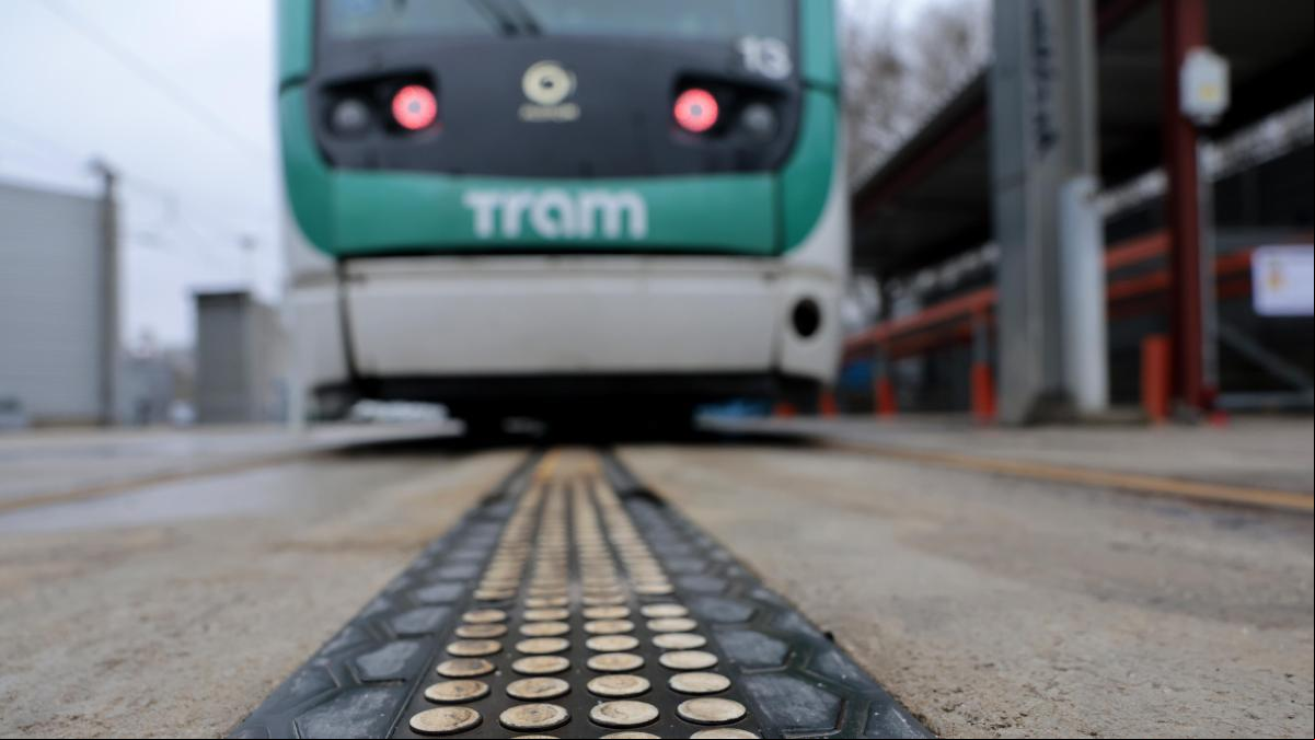 La catenària soterrada del tramvia supera la prova