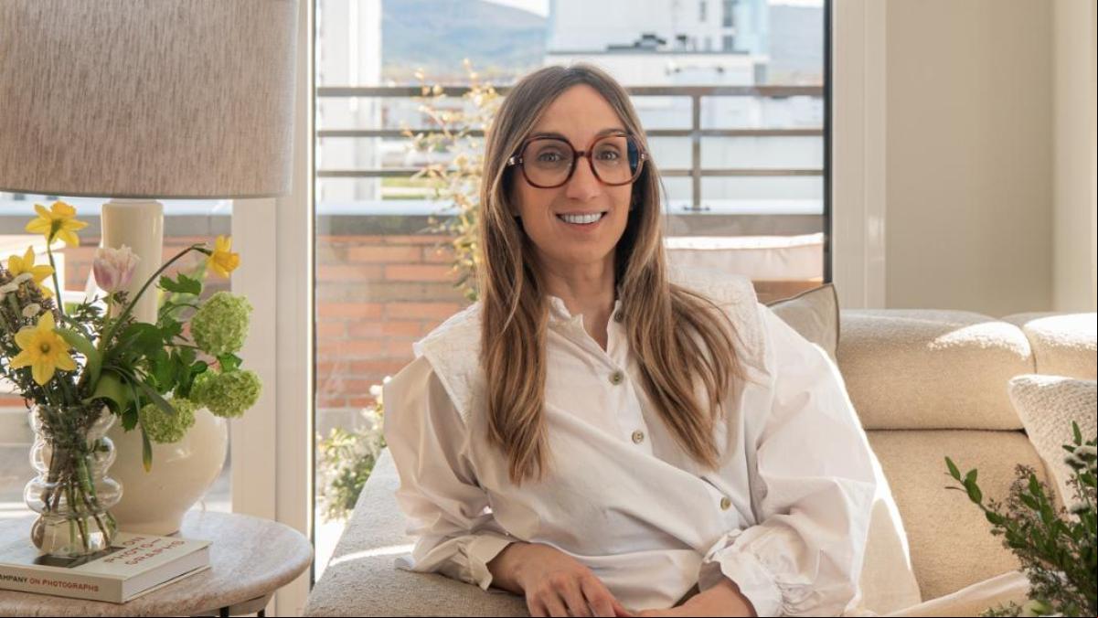Maria Bermúdez, interiorista: “Un mirall ben col·locat al rebedor pot transformar completament lentrada de llum de casa teva”