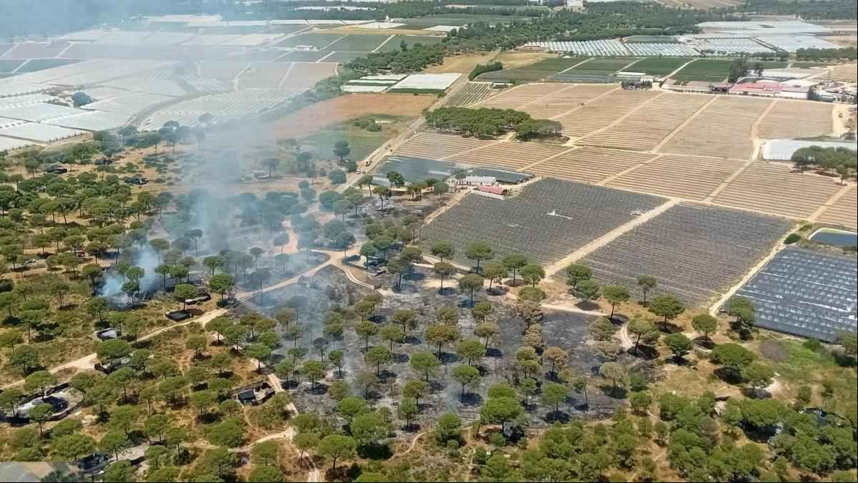 Un nuevo incendio en Huelva, el tercero en una semana, afecta a otro asentamiento chabolista