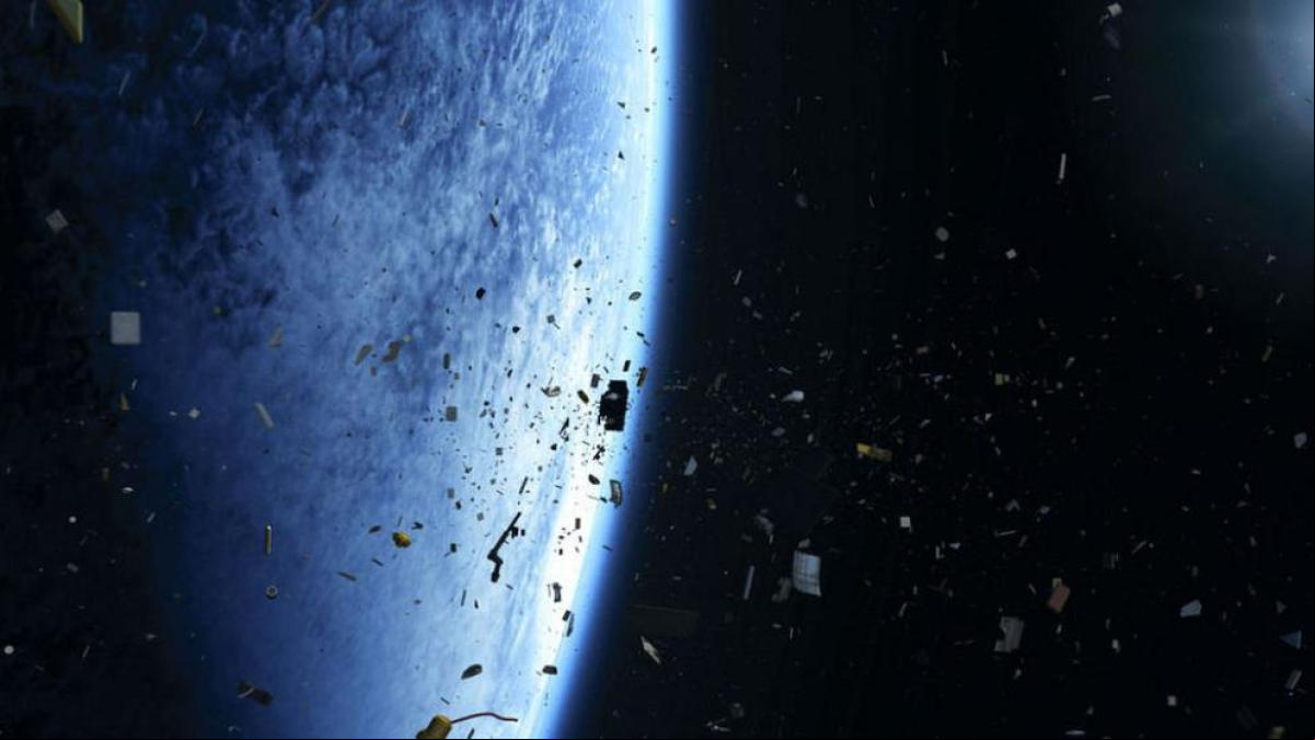 Recoger basura espacial con grúas, redes, arpones o brazos robóticos, el futuro que viene