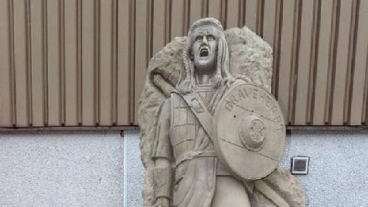 La espeluznante estatua viral de William Wallace en Escocia que ha generado todo tipo de burlas