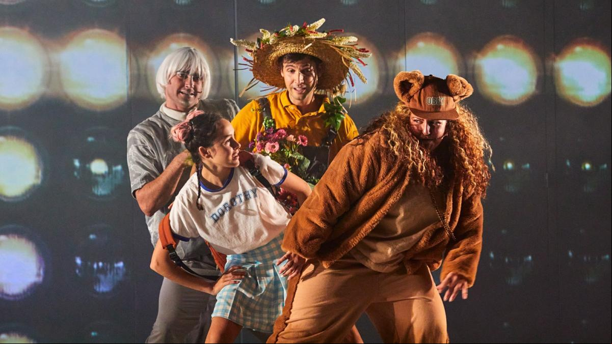 ‘El Màgic d’Oz’ repite en el Teatre Condal y publica un cuento ilustrado