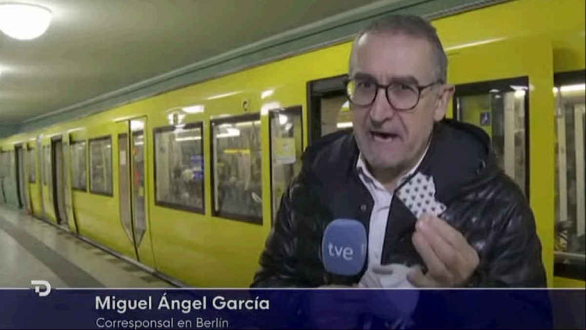 Un corresponsal de TVE se come un billete con cannabis para una conexión con el Telediario