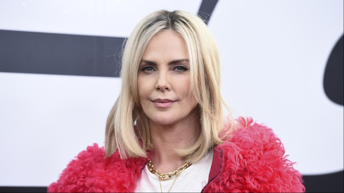 Toda la vida diciéndolo mal: Charlize Theron nos enseña cómo se pronuncia realmente su nombre