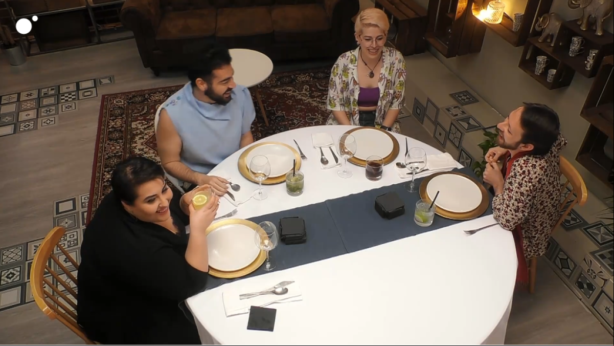 First Dates celebra su primera cita poliamorosa con cuatro comensales