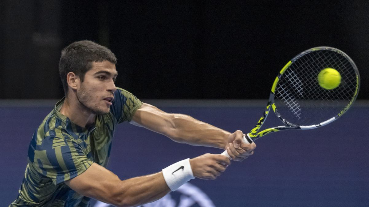 Alcaraz remonta ante Draper en Basilea