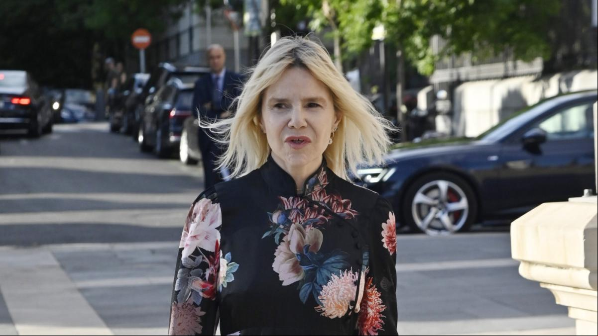 El shock de Eugenia Martínez de Irujo cuando se entera de la cogida de Cayetano Rivera