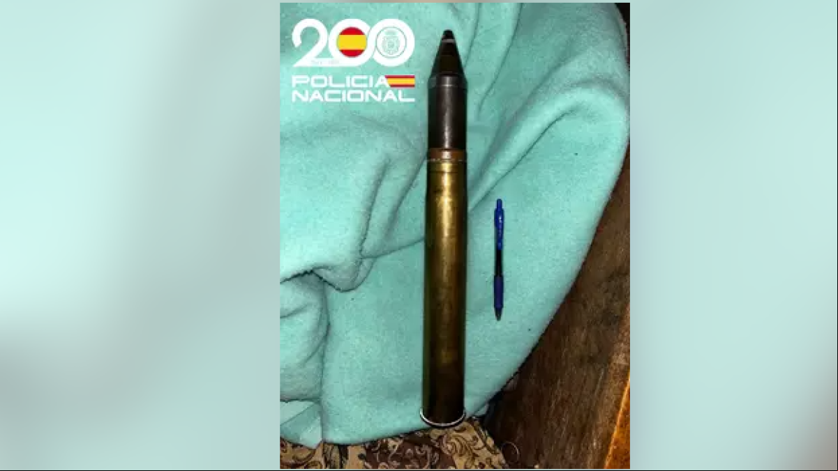 Hallado un proyectil de la Guerra Civil en una vivienda del casco antiguo de Burgos