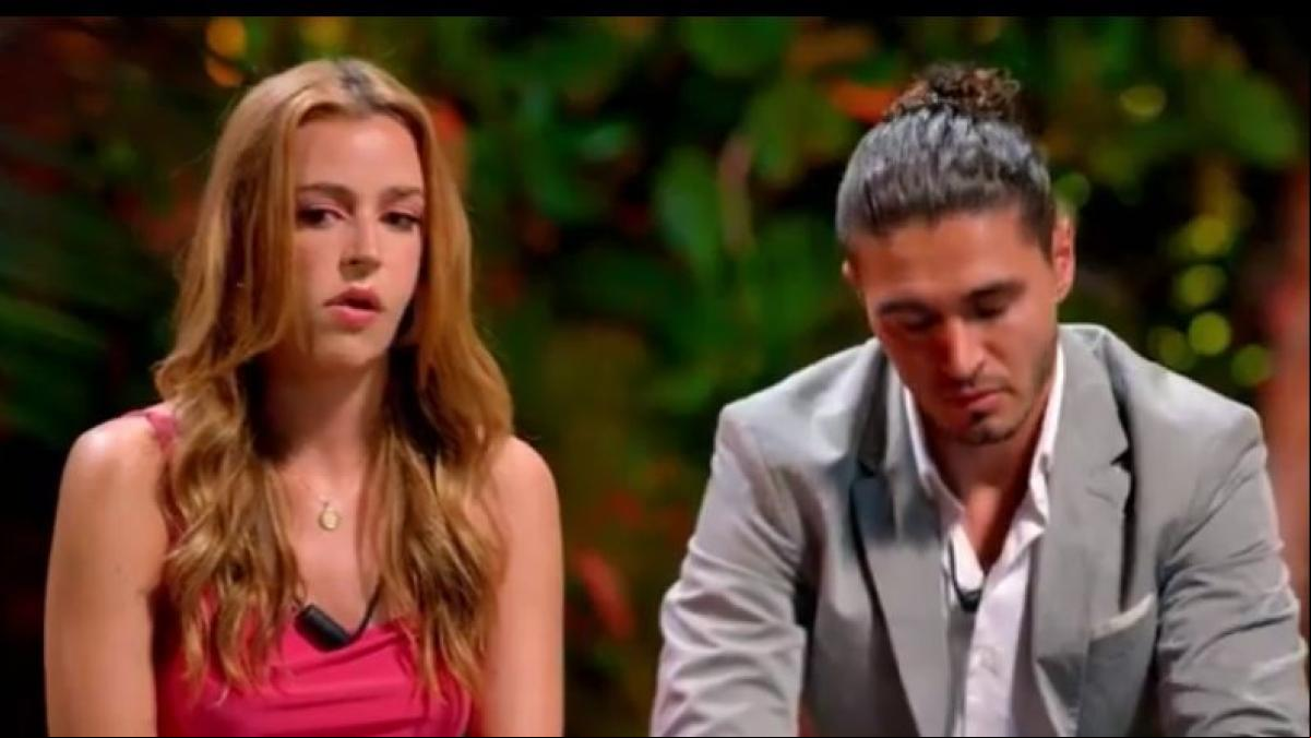 El incómodo momento de un participante en la hoguera final de La isla de las tentaciones: Te iba a decir algo y se me ha olvidado