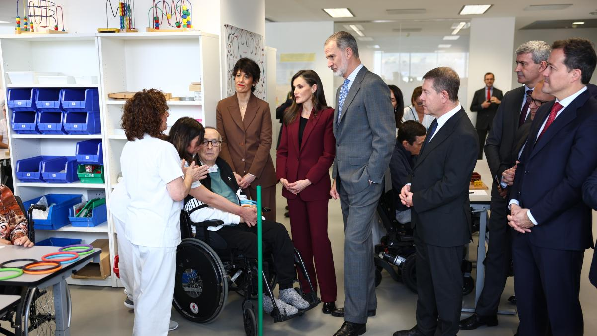 La emotiva visita de los Reyes al hospital de parapléjicos de Toledo