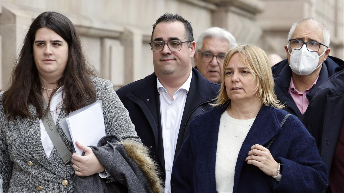 Dos exconcejales del PSC de lHospitalet aceptan nueve meses de cárcel por el caso Consell Esportiu