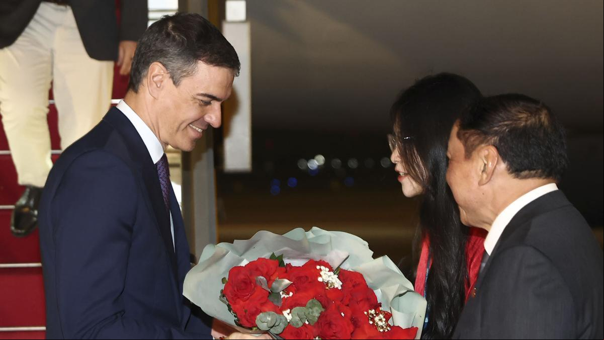Sánchez alerta en Vietnam que Trump se equivoca con su guerra arancelaria