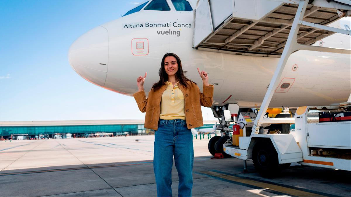 Aitana Bonmatí se convierte en la primera futbolista que da nombre a un avión
