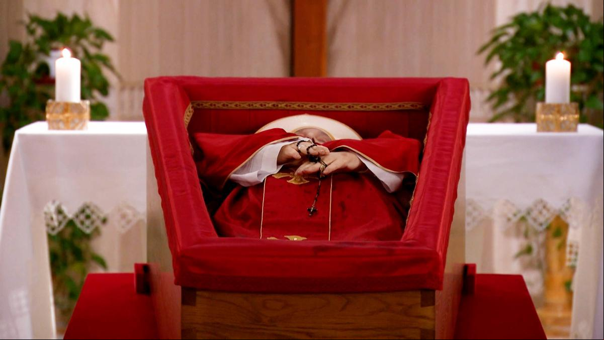 El Vaticano difunde las primeras imágenes del papa Francisco fallecido
