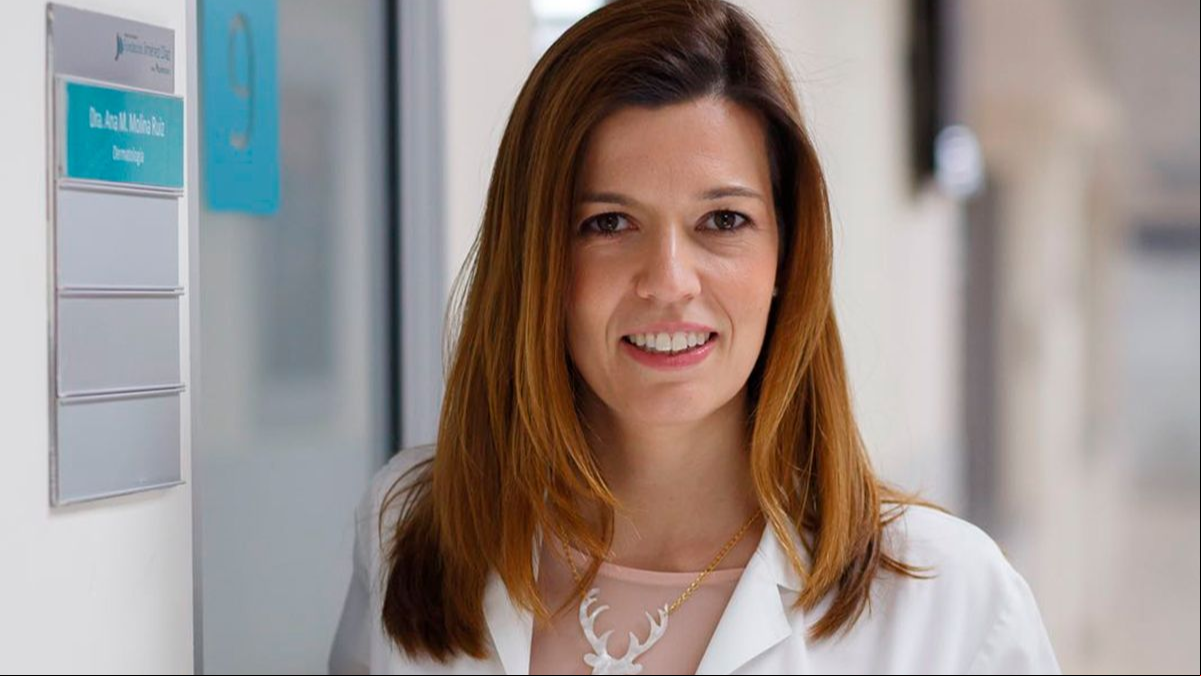 Ana Molina, Dermatóloga: “En el futuro no habrá caras con arrugas, en unos años todo el mundo hará uso de la cirugía estética y los retoques”