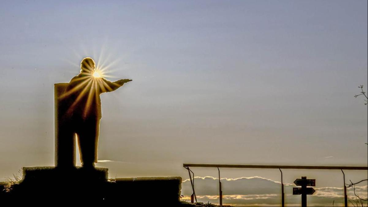 Acariciando el sol en la cima de Els Munts