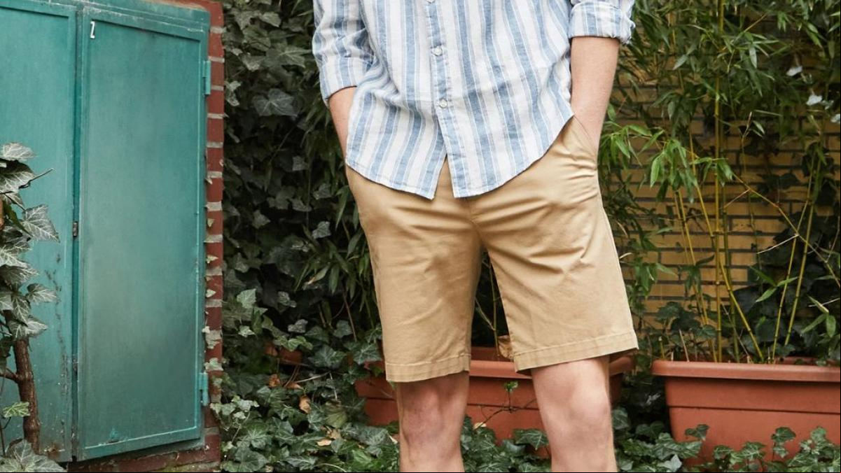 Dockers arrasa con sus pantalones cortos para hombre: la mayoría no llegan a 40€ y se venden como churros esta primavera