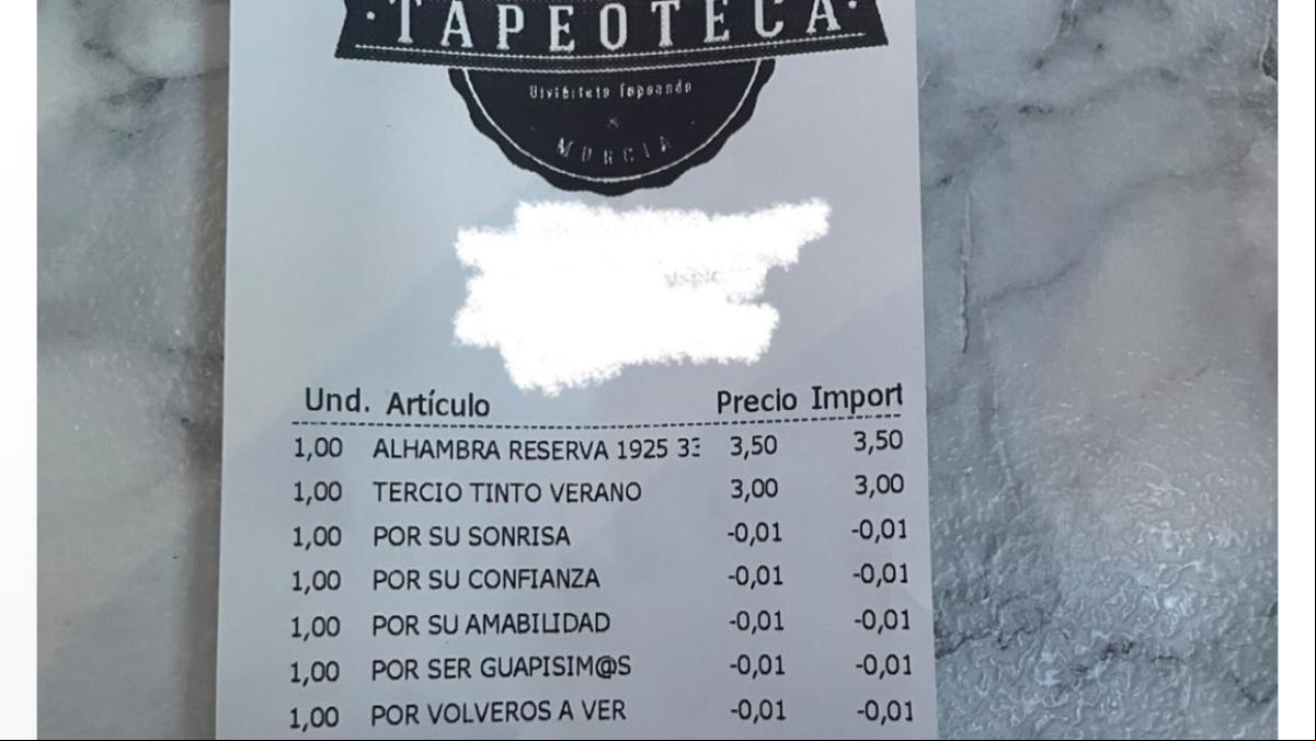 El hilarante motivo por el que un bar de tapas descuenta 5 céntimos del ticket de un cliente que ha sorprendido a cientos de personas: “Ya sé que lo que vale es la intención, pero es un poco cutre”