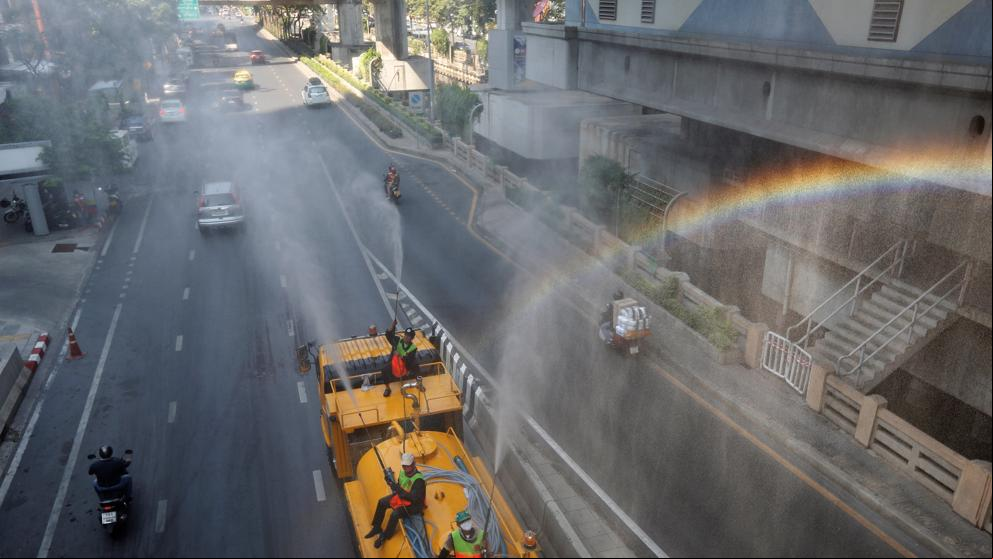 Lluvia artificial y cañones de agua, las ‘armas’ de Bangkok contra la contaminación