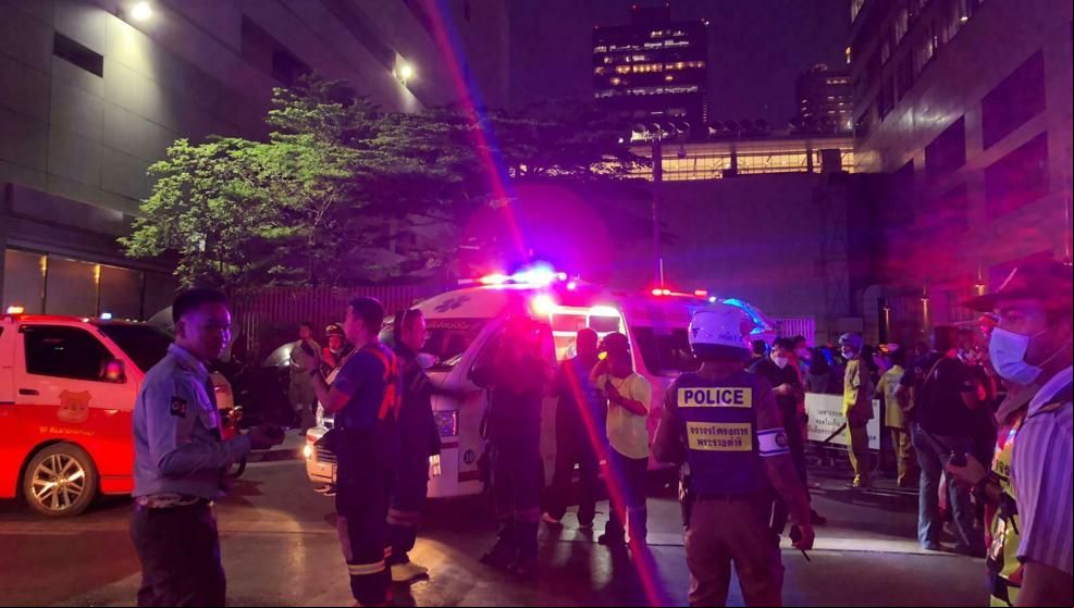 Tres muertos, siete heridos y centenares de evacuados en un incendio en un hotel de Bangkok